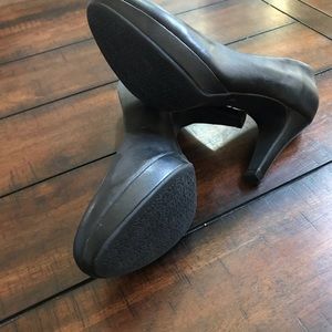 Clark’s black heels size 8